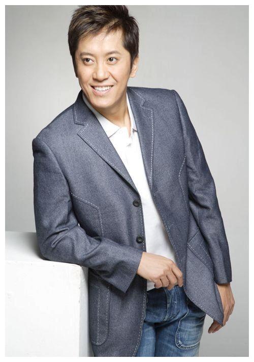 50岁毛宁近照曝光,很努力跑商演,吸毒后变化大