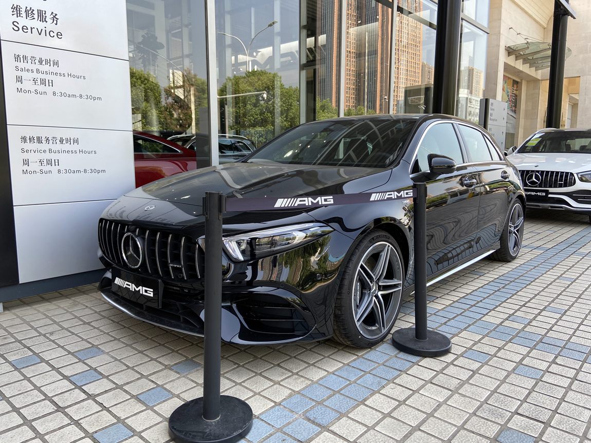 奔驰 A45 AMG 黑外/黑红