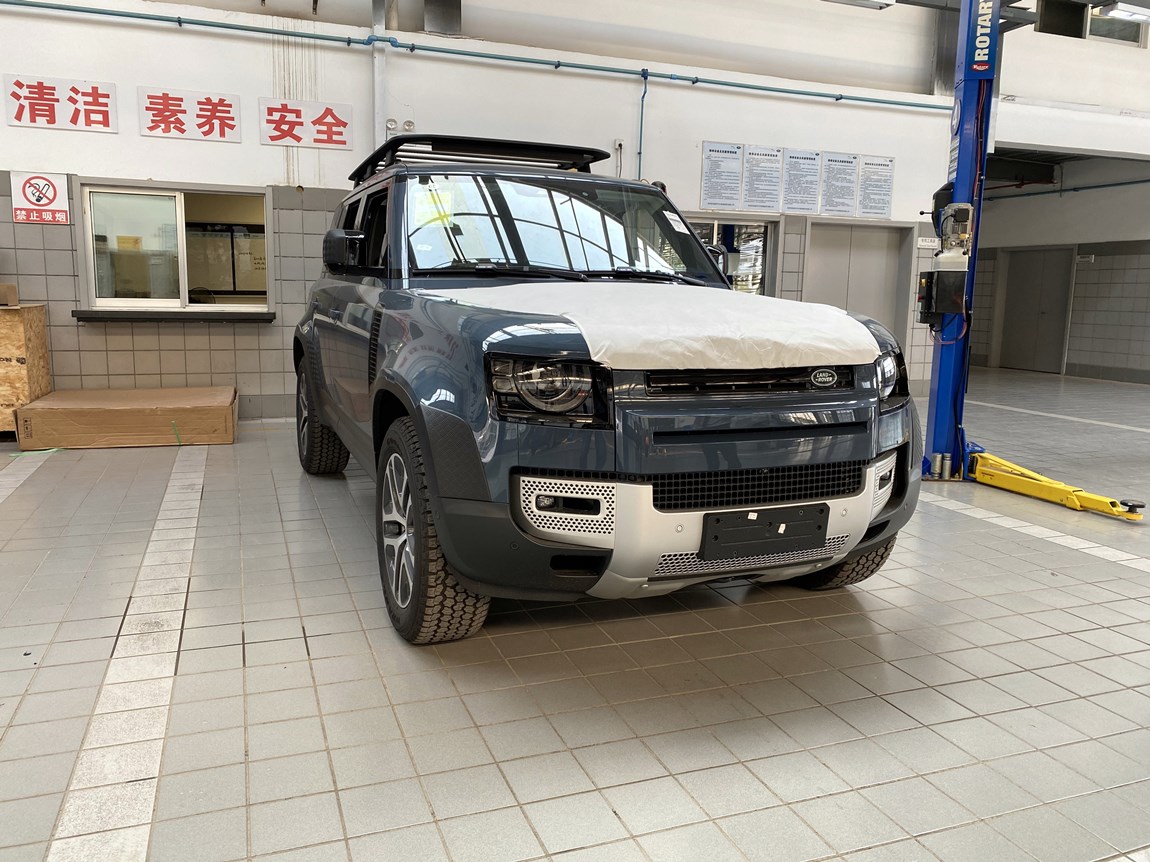 卫士 110 P400 暗黑特别版 澳新蓝/黑内