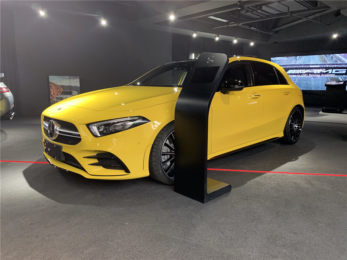 奔驰 A35 AMG 炽夏黄黑内 最新款