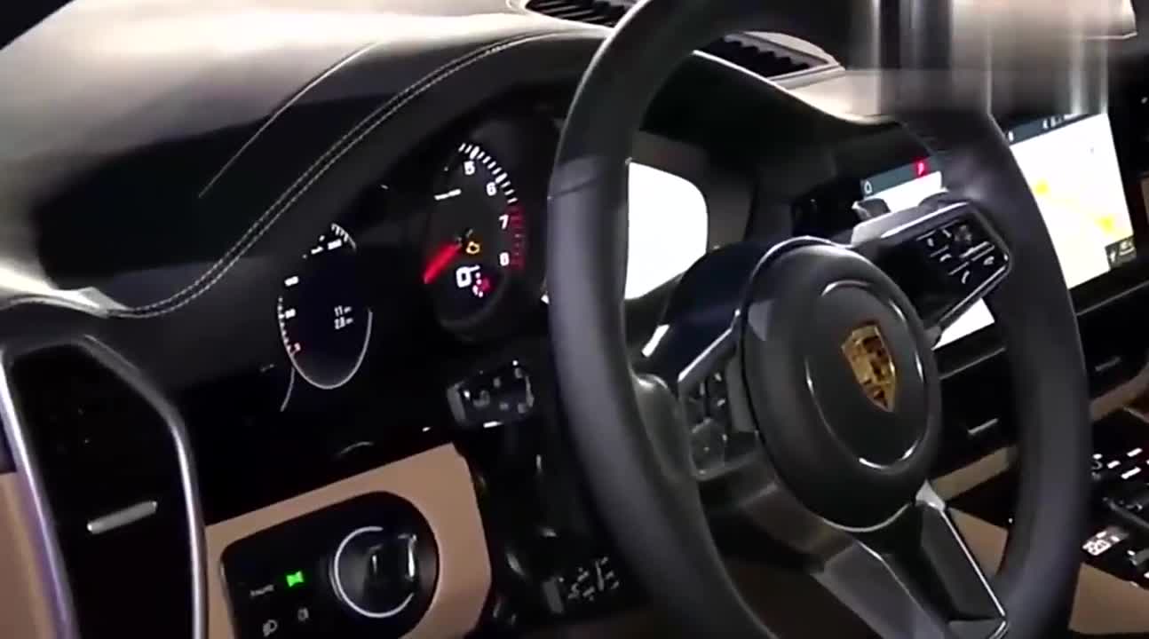 让路虎黯然失色，保时捷卡宴不愧是豪车，外观内饰实拍