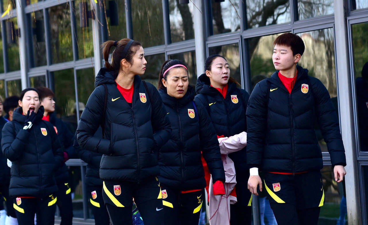 中国女足上海集训备战亚洲杯王霜赵丽娜王珊珊等亮相