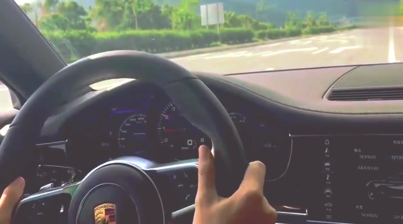 保时捷帕拉梅拉弹射起步，这变速箱和加速把全车人都迷倒