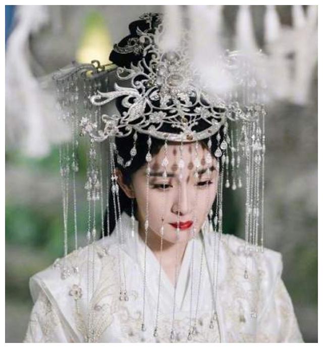 当女星穿上嫁衣赵丽颖贵气谭松韵可爱她不愧是四海八荒女神