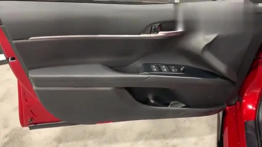 新款丰田凯美瑞到货