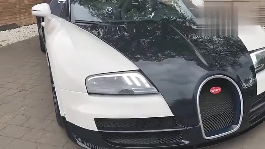 超跑中的超跑,实拍布加迪威龙敞篷版,霸气十足!