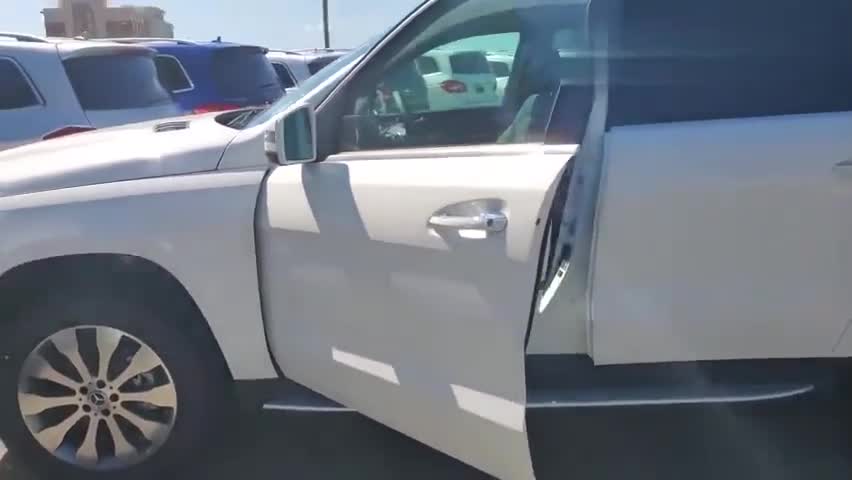 奔驰GLS450到店实拍,了解外观内饰