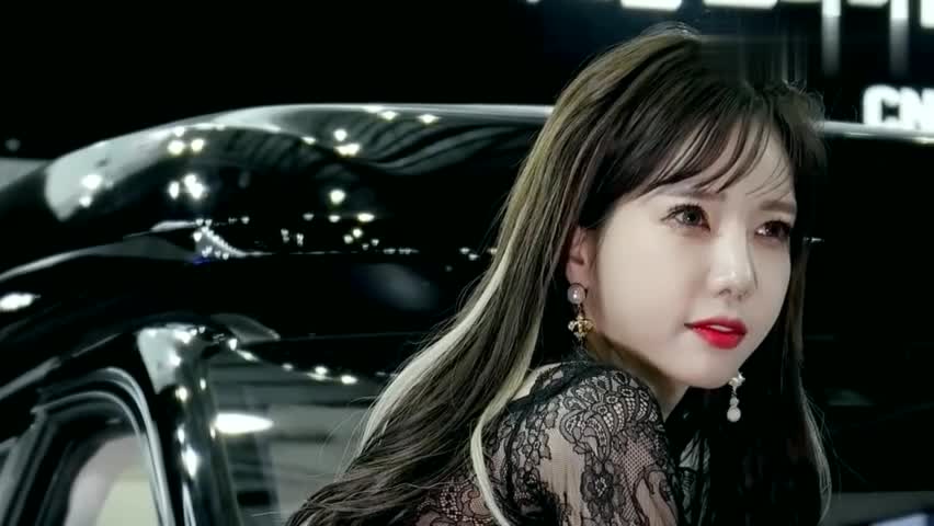 韩国首尔车展现场这位美女小姐姐吸睛无数长得确实很美