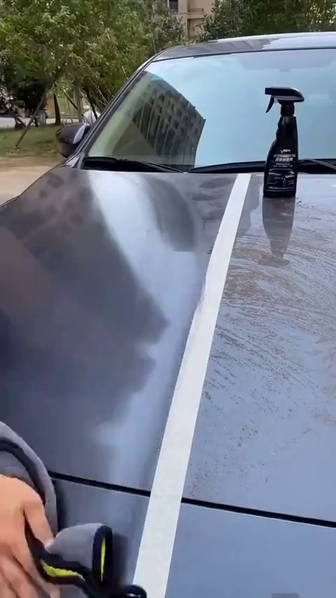 汽车漆面定期护理，可以增加光泽度，去除漆面静电不吸灰_新浪新闻