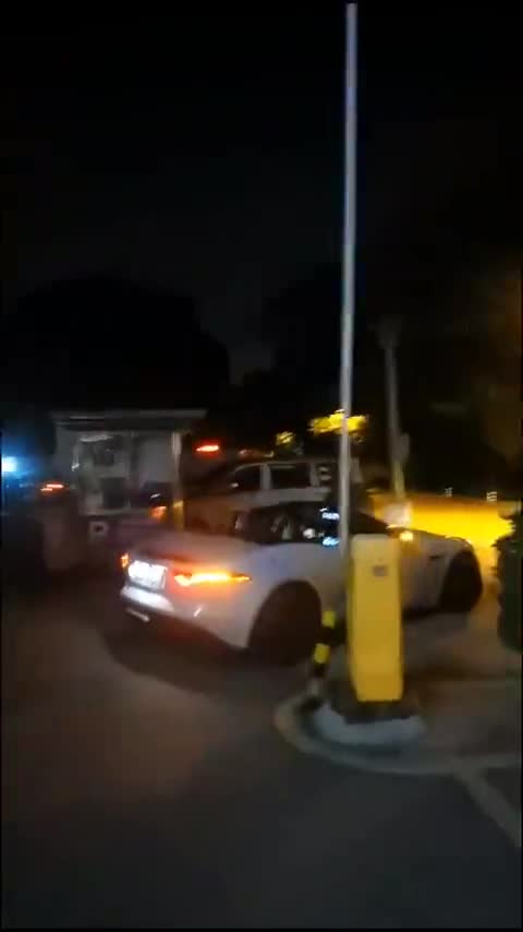 捷豹Ftype敞篷小钢炮推背感极强声浪回头率百分百