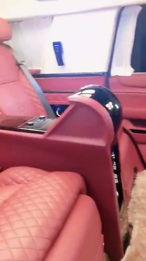 新款劳斯莱斯了解一下