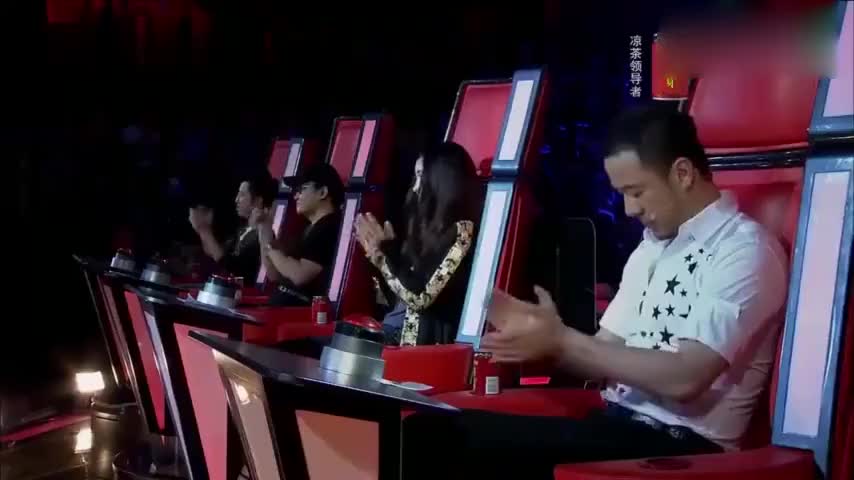 把自己唱哭不算啥,把评委也给唱哭了,杨坤哭的最惨!|综艺|爆笑|雷人_新浪新闻