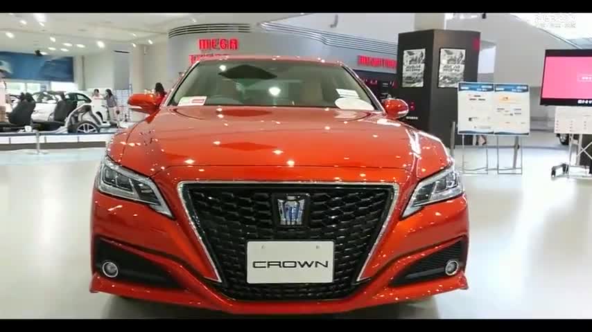 颜值不输宝马5系，实拍第15代丰田皇冠混动版