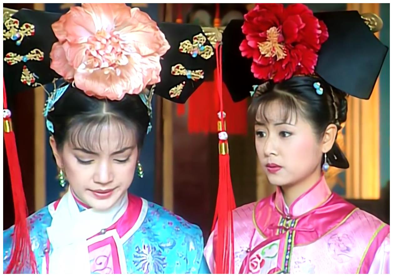 还珠格格:小燕子被指婚给尔康时,谁注意到尔康的反应了?