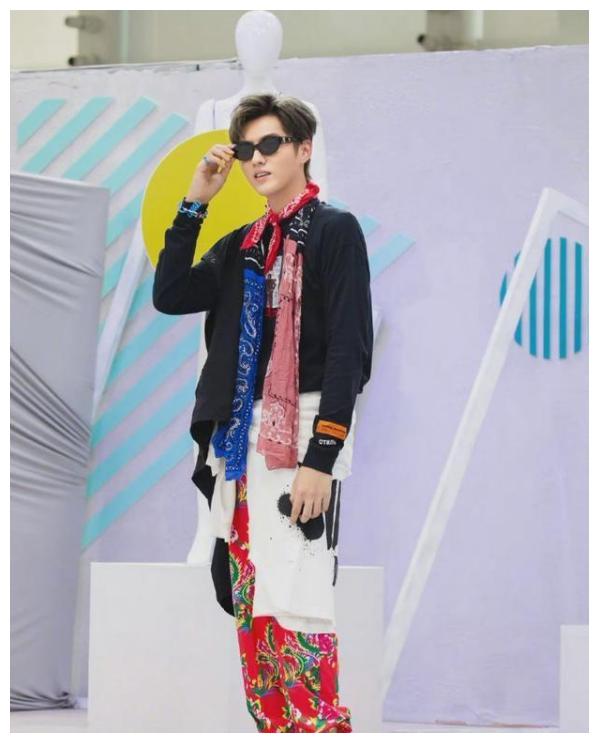 lv秀款照引热议没有吴亦凡救不了的衣服果然是卖家秀vs买家秀