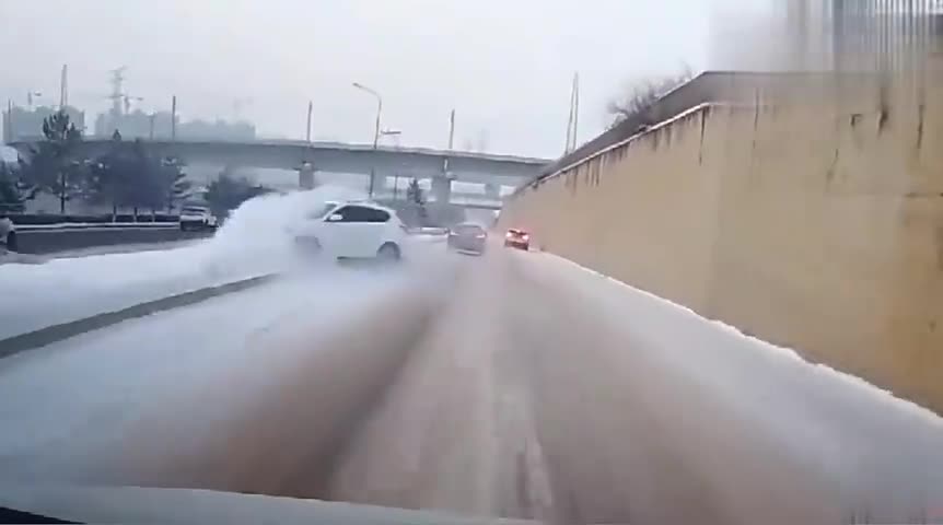 汽车事故合辑，这样的技术，在家呆着可好？