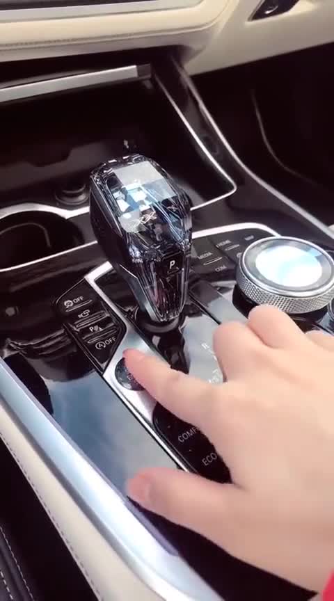 全新宝马X7的内饰豪华上档次，是目前宝马最漂亮的内饰