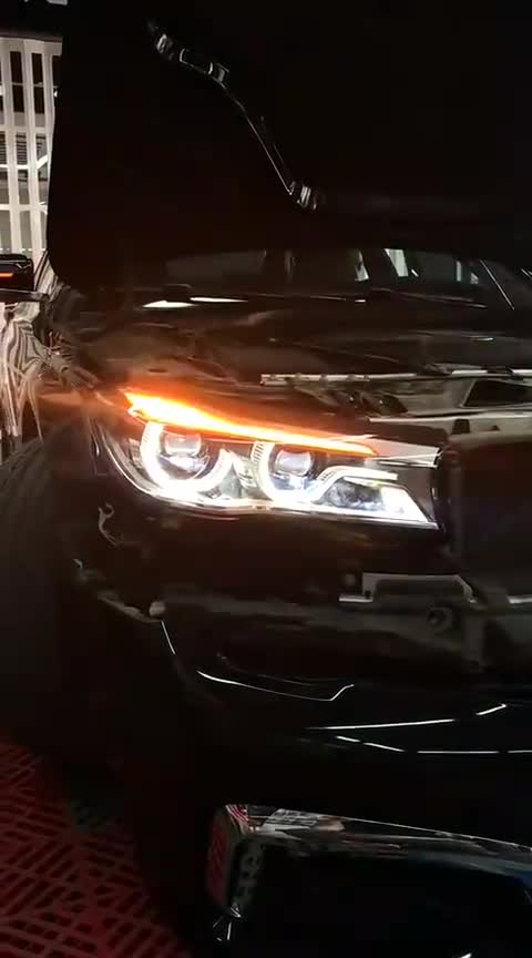 BMW宝马7系激光大灯颜值爆表蓝色