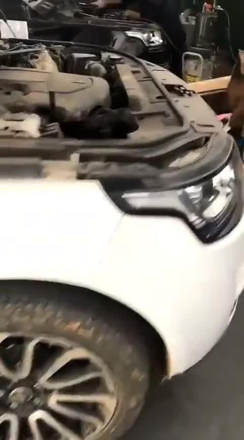 黑白双色，常规保养换机油。维修