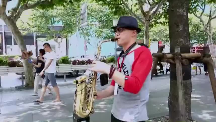 好运来临白富美到4S店提新车，偶遇前男友，眼里藏不住的爱意