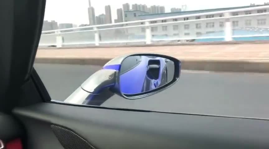 我这身车衣出去，旁边卡宴突然不