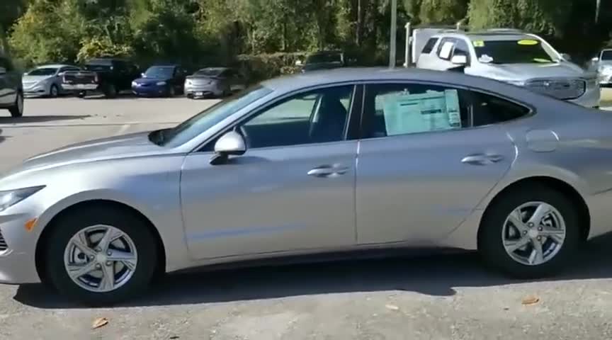 实拍两台不同前脸的现代索纳塔，变身帅气动感轿跑