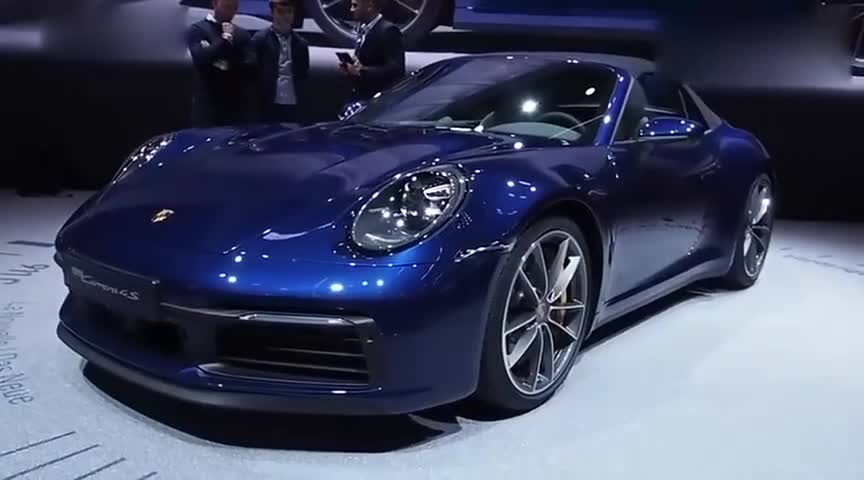 新款保时捷卡雷拉敞篷版到货，全面了解完，还惦记法拉利488吗？