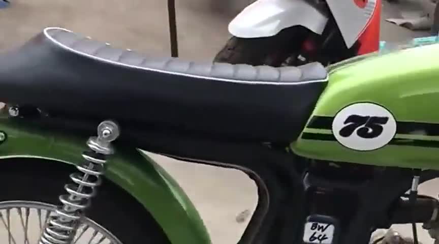 实拍：鑫源50小排量复古摩托车