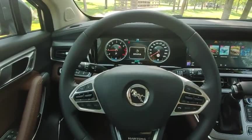 实拍汉腾V7内饰，双12.3英寸的全液晶屏致敬奔驰！