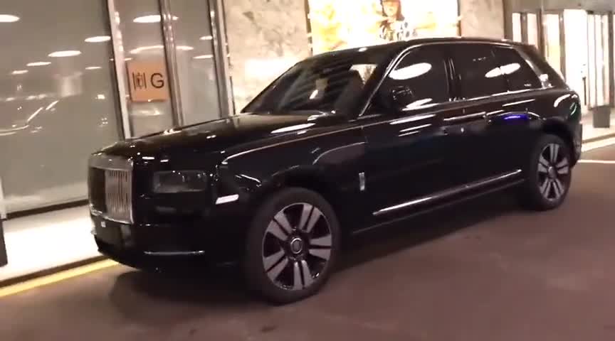 偶遇库里南劳斯莱斯