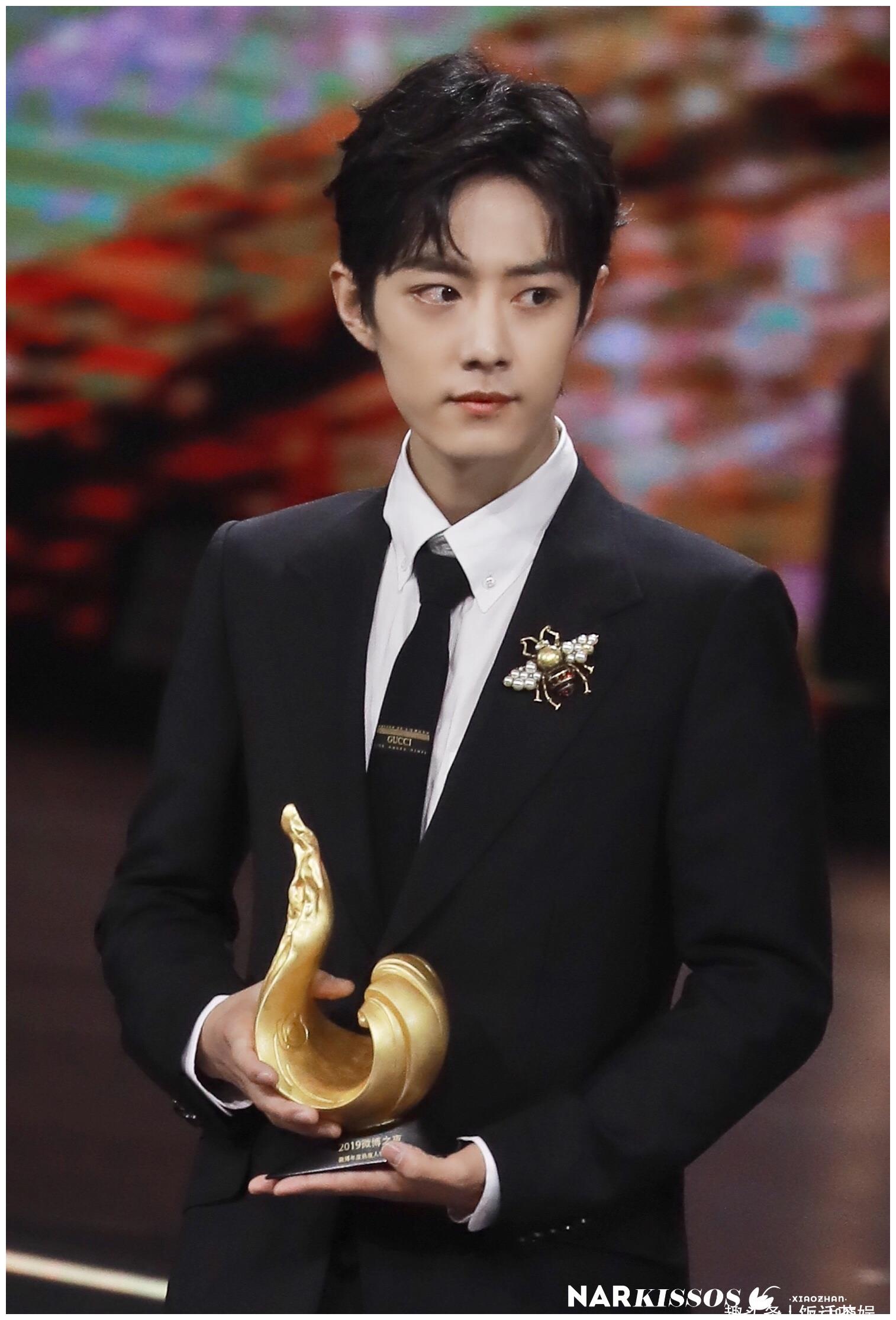 微博之夜杨紫肖战2014 fac7-kfnaptt7717163.jpg