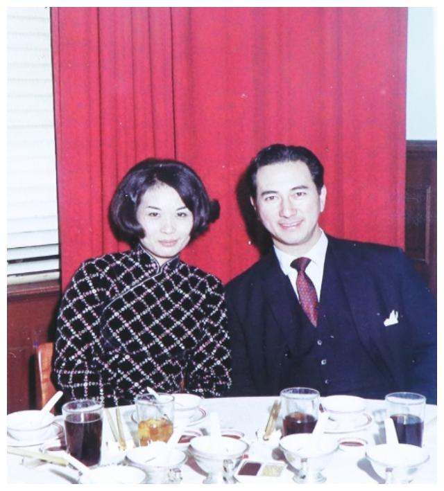 赌王四位太太年轻旧照比美:三太娇憨有福相,二太颜值很一般