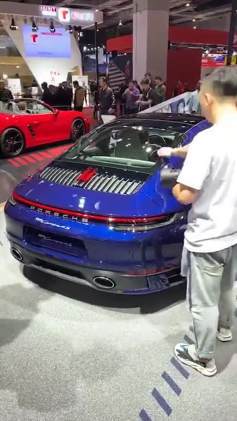 全新保时捷911，贯穿式LED尾灯，百万级别最好看的跑车！