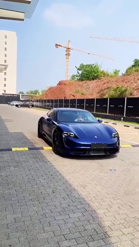 保时捷纯电taycan，介于911与帕拉梅拉，百公里提速仅需2.8s！