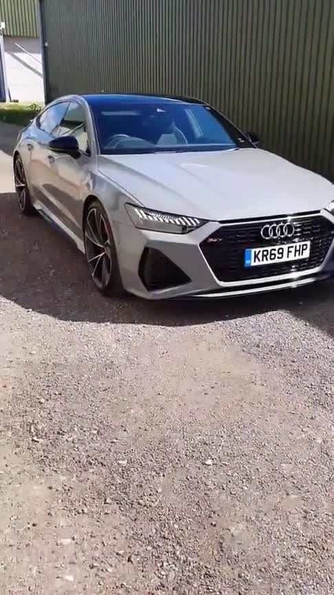 奥迪最快的性能跑车，全新RS7四门轿跑，法拉利见它也怂！