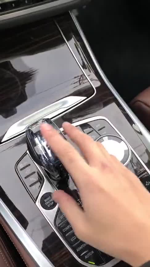 全新宝马X5，看到这个水晶档杆后，才知道档次有多高！