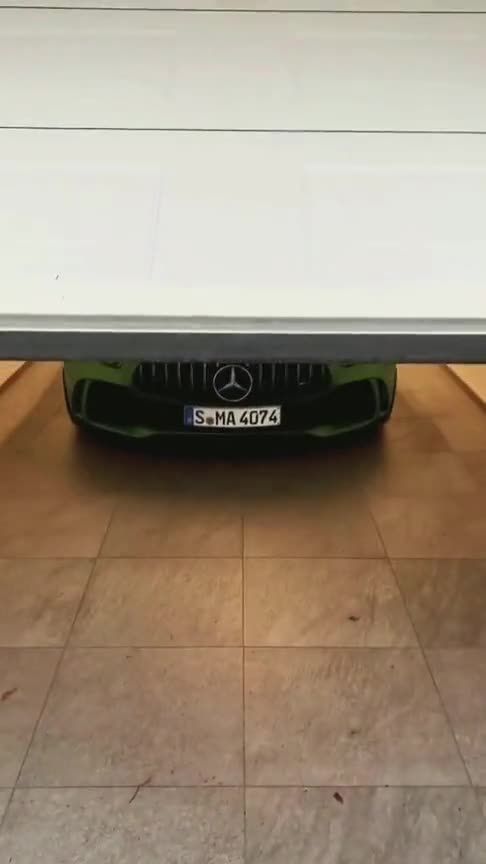 新款的奔驰GTR就是比老款的好看，绿色是最有灵魂的一款