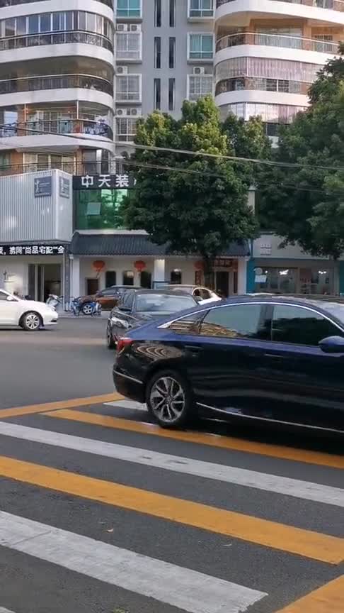 西装暴徒旅行瓦罐系列奥迪A6，还是进口的，简直帅炸天！