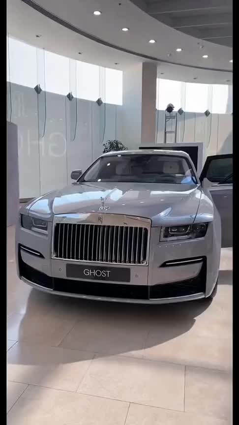 劳斯莱斯全新幻影，迪拜土豪私人订制，车主更是不简单！