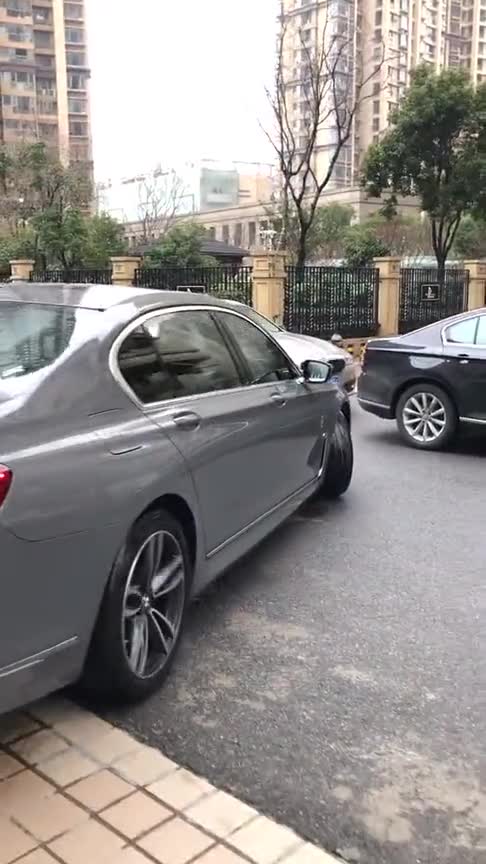 宝马740Li全新D级轿车，贯穿式LED尾灯，奔驰不再说话！