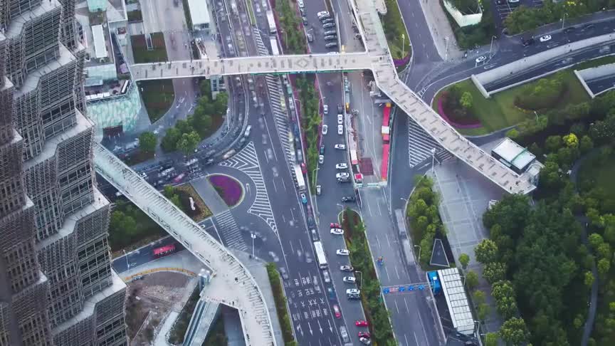 限行加码广汽丰田iA5带来高品质新能源出行生活