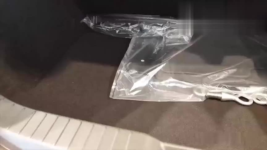 马自达3进店实拍，打开车门看到内饰