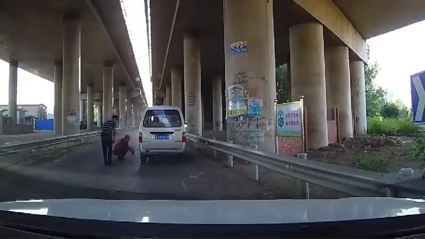 实拍：五菱神车，这是缺少刹车水？