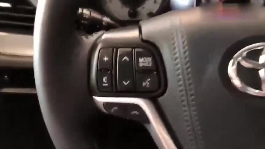 2020款丰田塞纳到店实拍