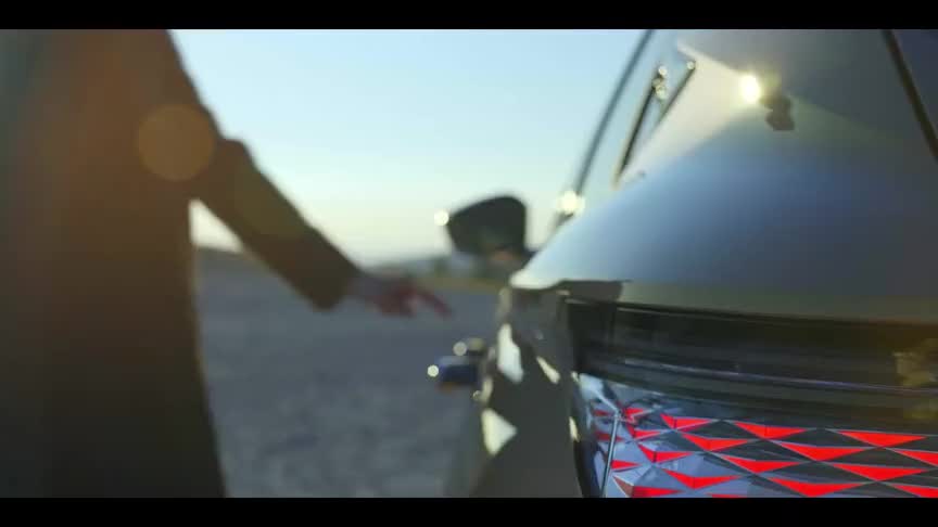 新款DS4展厅实拍！搭1.6T引擎+电动机，尺寸比很大