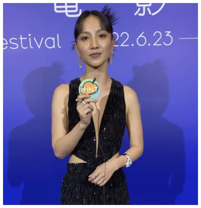 台北影展红毯真土味,陈乔恩披床单,蓝正龙大变样,她却美到发光|李李仁