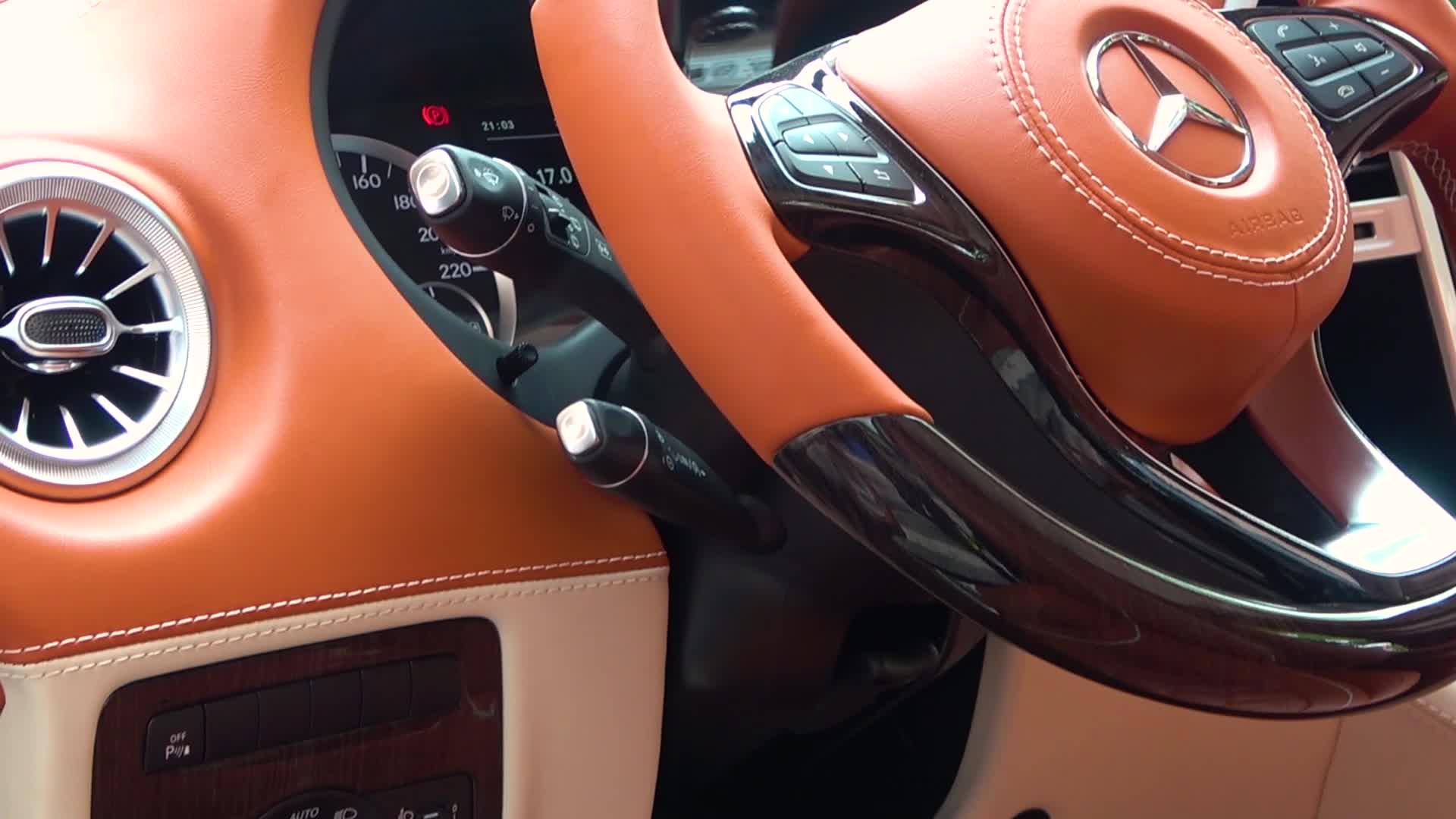 奔驰威霆改装温馨内饰家庭版，为你开拓守护石地带