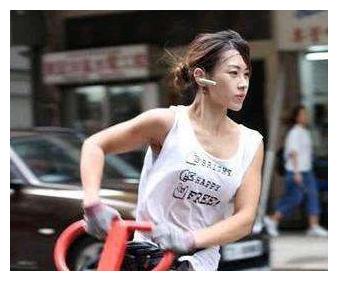 她被称香港"最美搬运工",被富二代看上后,现在过得咋样了?