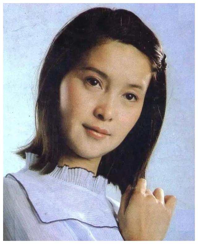 她是80年代著名女演员曾演周里京妻子是李小璐母亲近况如何