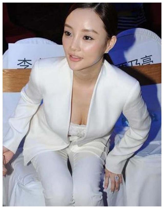 破镜重圆?贾乃亮整天往李小璐小区跑,皮几万该着急了